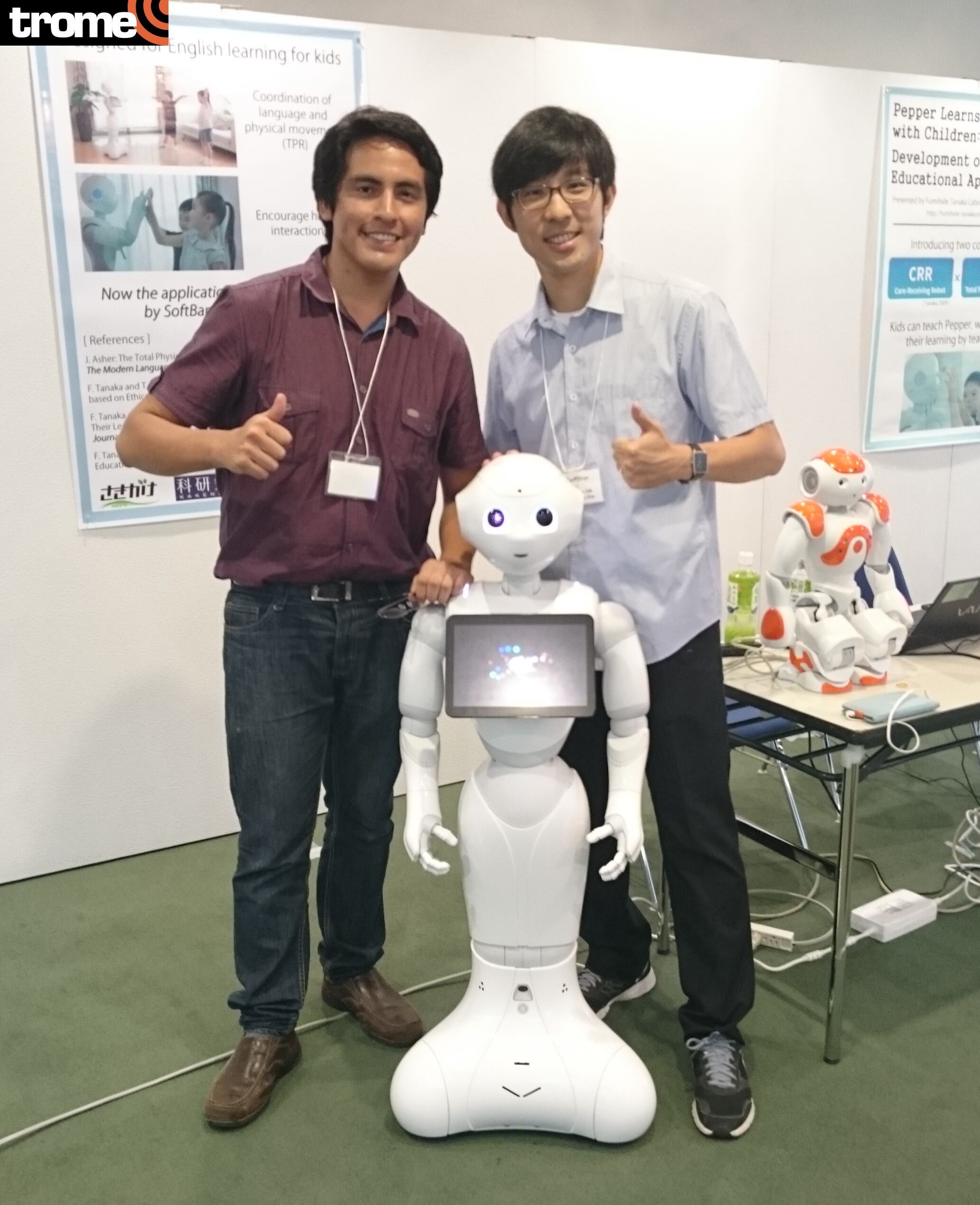 Dante Arroyo junto a científico japonés.