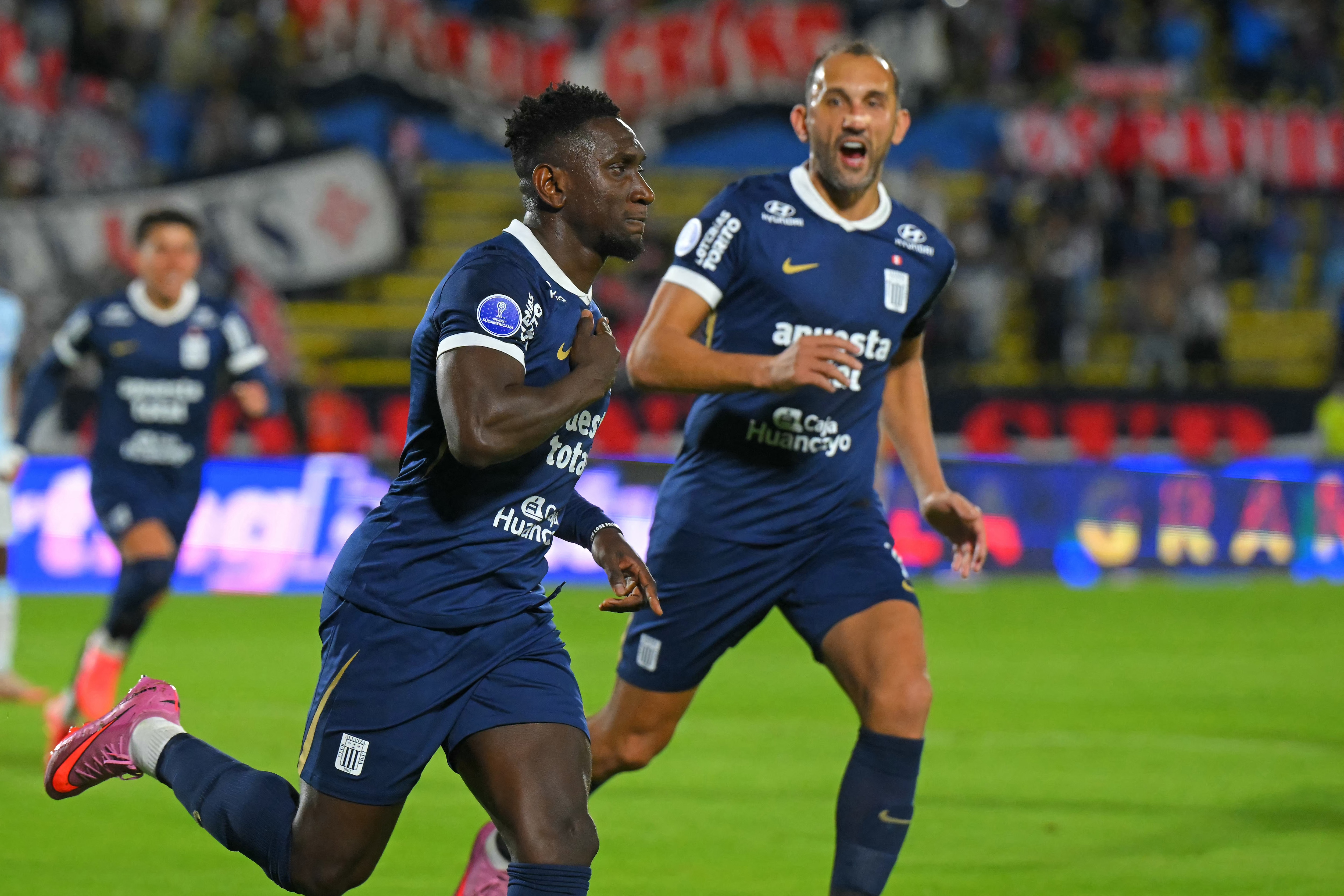 Alianza Lima vs. U. Católica por la vuelta de los octavos de final de la Copa Sudamericana 2025. (Foto: AFP)