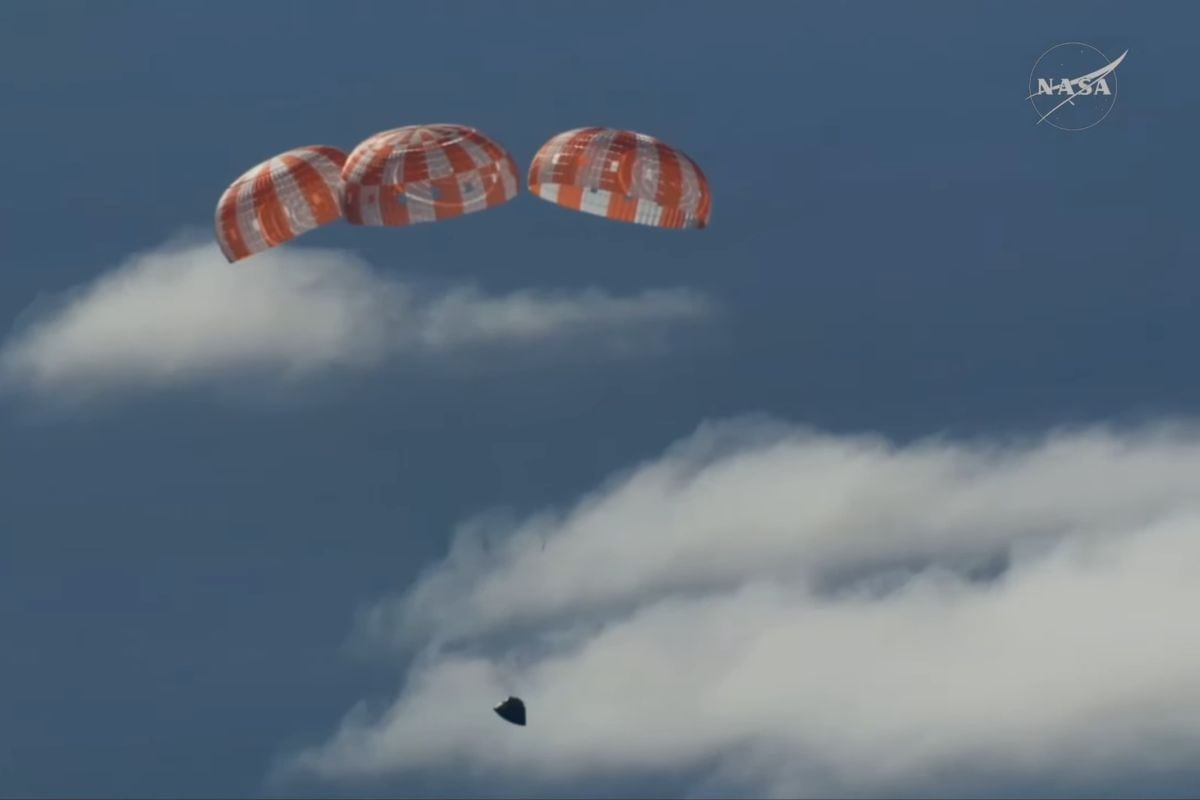 La misión Artemis II regresa exitosamente a la Tierra.