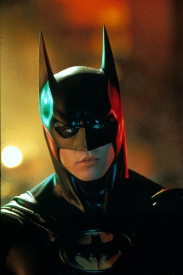 Val Kilmer también se puso la máscara y capa del murciélago en Batman Eternamente. (Difusión)