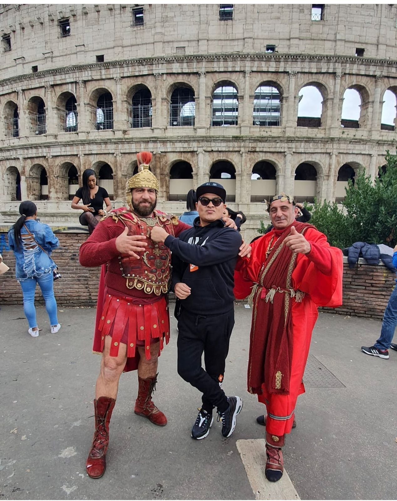 El 'Chino Risas' en el Coliseo Romano, en Italia. (Foto: Archivo personal)
