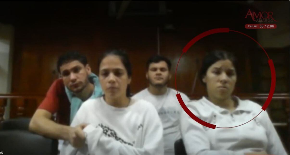 Mujer fue detenida con sus cómplices. Foto: Captura América