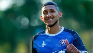 Christofer Gonzales se desvinculó del Al Adalh y tendría todo listo para volver a Universitario