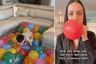 Madre enseña el truco para convertir globos en una cama inflable