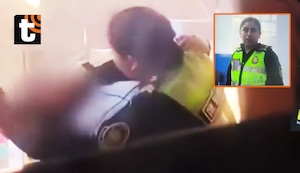 Mujer policía denunciada por ahorcar a escolar: Video muestra la agresión