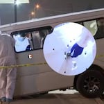 ¡Ataque a balazos en Carabayllo! Sicarios disparan 13 veces contra miniván y dejan heridos a chofer y pasajera