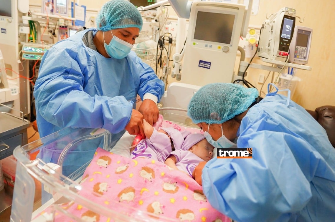 Las bebés siamesas lograron ganar peso y ya salieron de UCI neonatal. (INSN-San Borja / Isabel Medina / Trome).