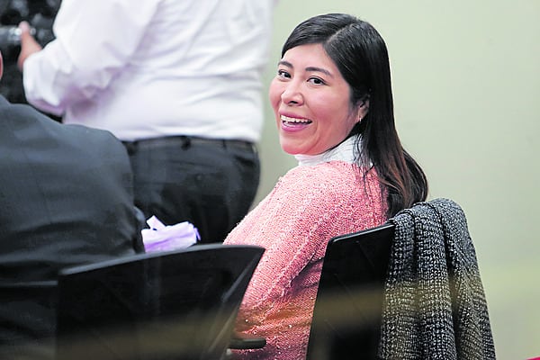 Betssy Chávez sigue como asilada política en la residencia de la embajada de México en Lima.