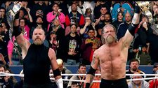 Leyendas de la lucha en parejas Edge y Christian vuelven a coronarse campeones mundiales, tras