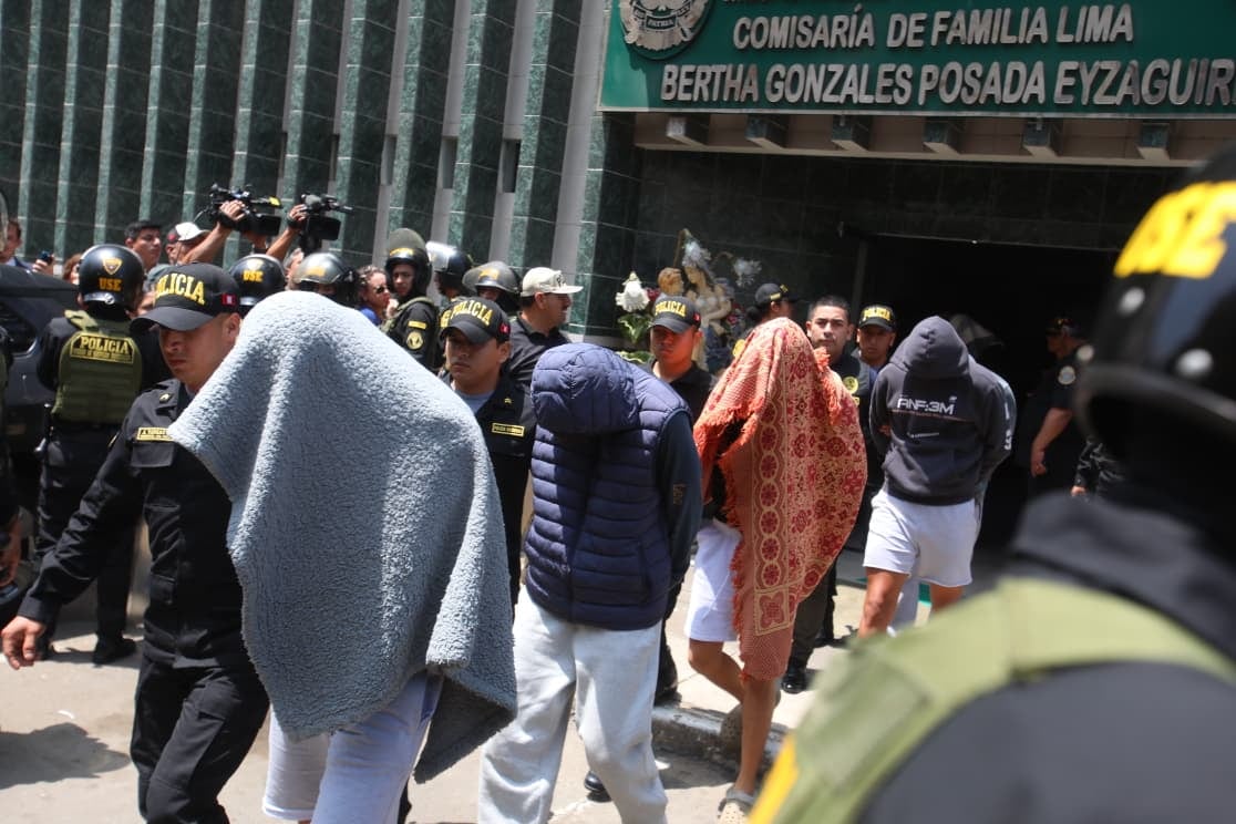 Los escolares acusados de presunta violación sexual del colegio Liceo Naval Almirante Guise afrontan un pedido de 4 meses de internamiento preventivo. (Foto: Violeta Ayasta/ GEC)