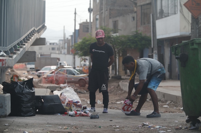 Recorrido después de los festejos de Año Nuevo al amanecer en las calles de Lima. Foto: Joseph Angeles/@photo.gec