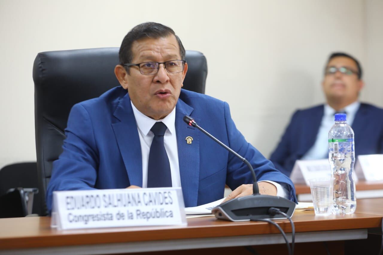 Eduardo Salhuana dice que ya solicitó a la Comisión de Fiscalización que se investigue al hermano de Dina Boluarte.