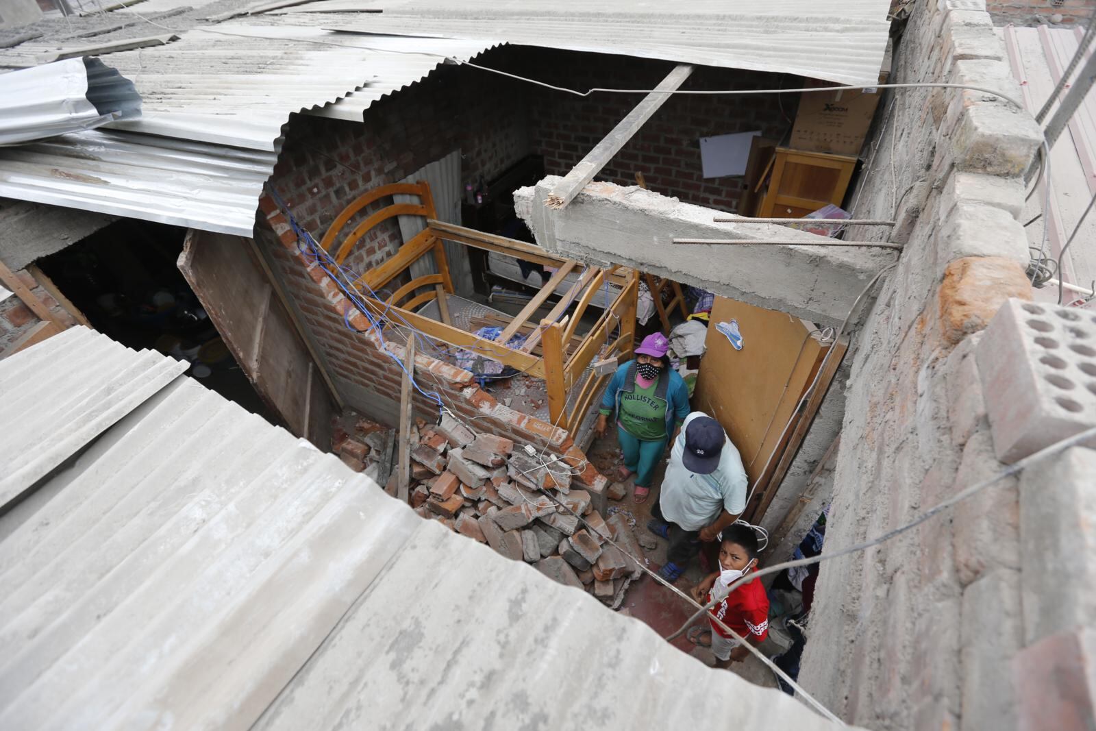 Accidente causó daños materiales y pérdidas económicas en casa de la familia Reymundo. | Foto: Violeta Ayasta