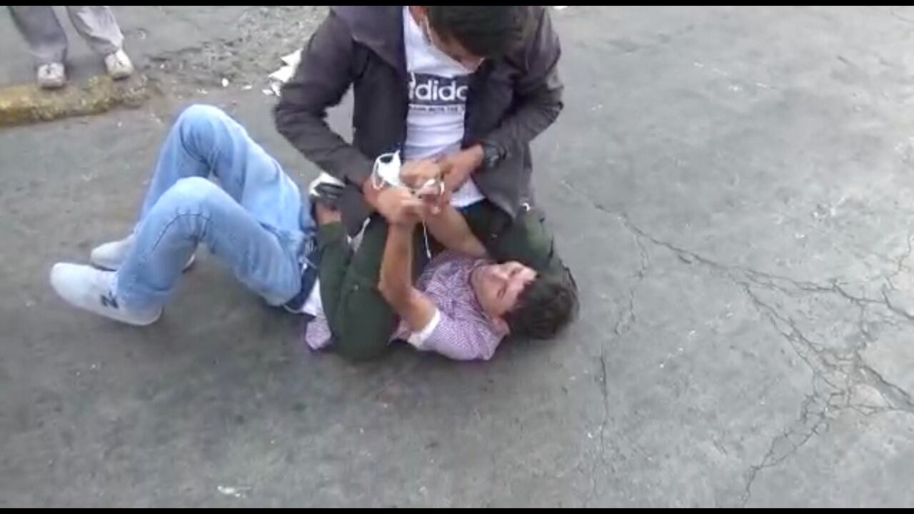 La Policía realizó un seguimiento de varios días a los sujetos y los intervino en flagrancia. | Foto: Reproducción de vídeo