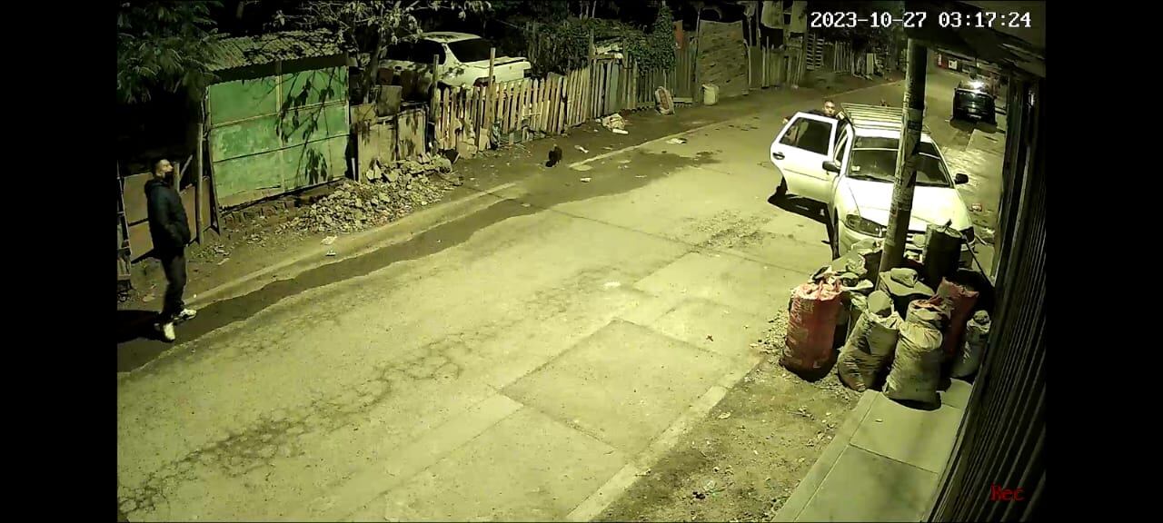 Los segundos avanzan y el delito continúa sin que sean descubiertos.