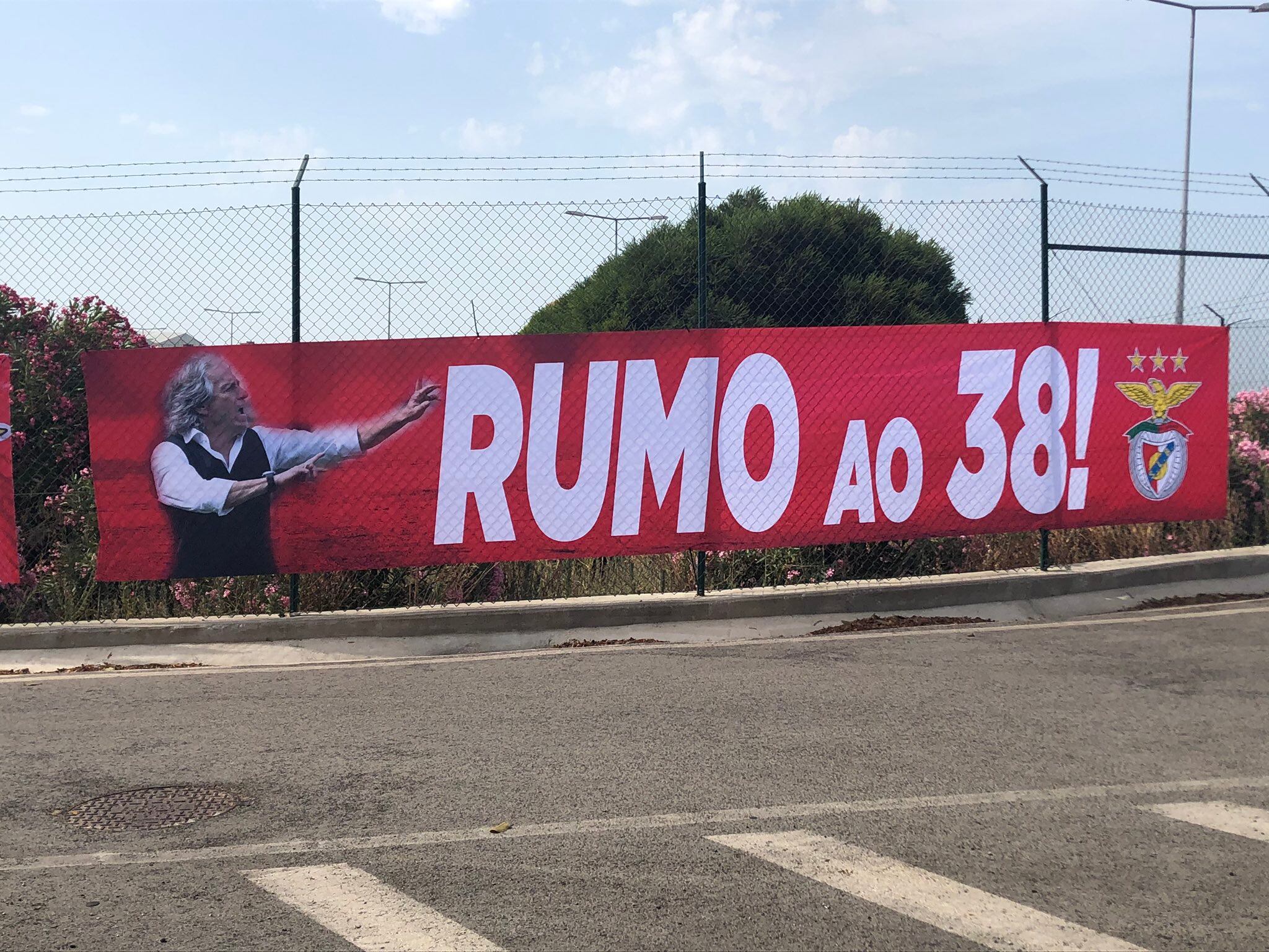 Aficionados de las 'águila' confían en lograr más títulos con el entrenador portugués.