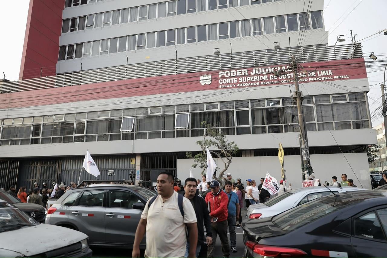 Vizcarra fue trasladado a la carceleta del Poder Judicial a la espera de que se confirme en qué penal cumplirá su condena. Foto: GEC