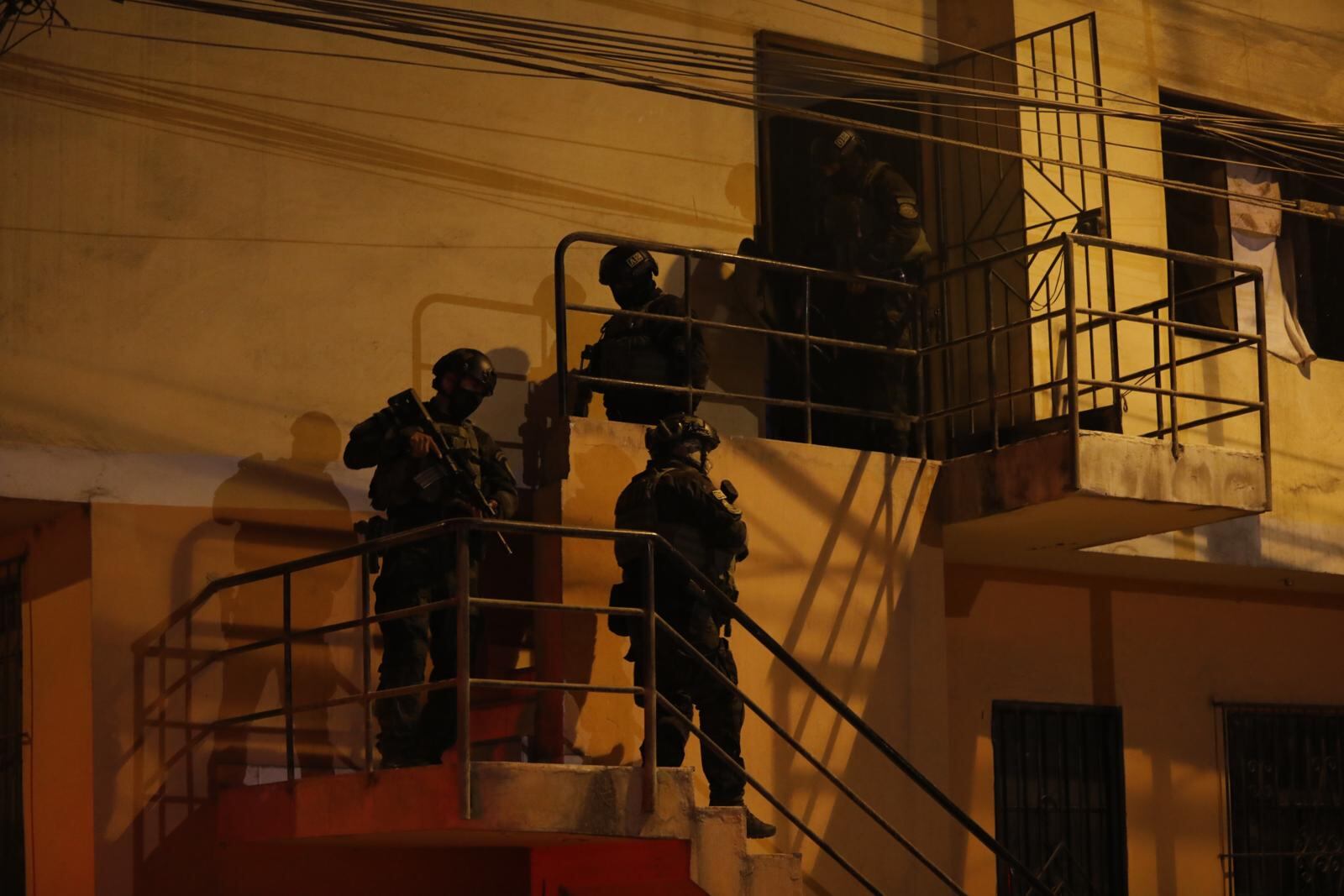 La Policía realizó un impresionante operativo para capturar al sujeto que asesinó a padre de familia, en San Juan de Miraflores. | Foto: Cesar Bueno