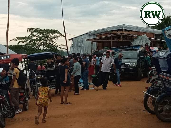 Los moradores ayudan a las autoridades en la búsqueda de los cadáveres en el río Huallaga. (Foto: Master Televisión Loreto)