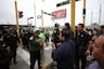 Paro de transportes: Policía detiene a choferes durante marcha en San Juan de Lurigancho y vecinos salen a defenderlos