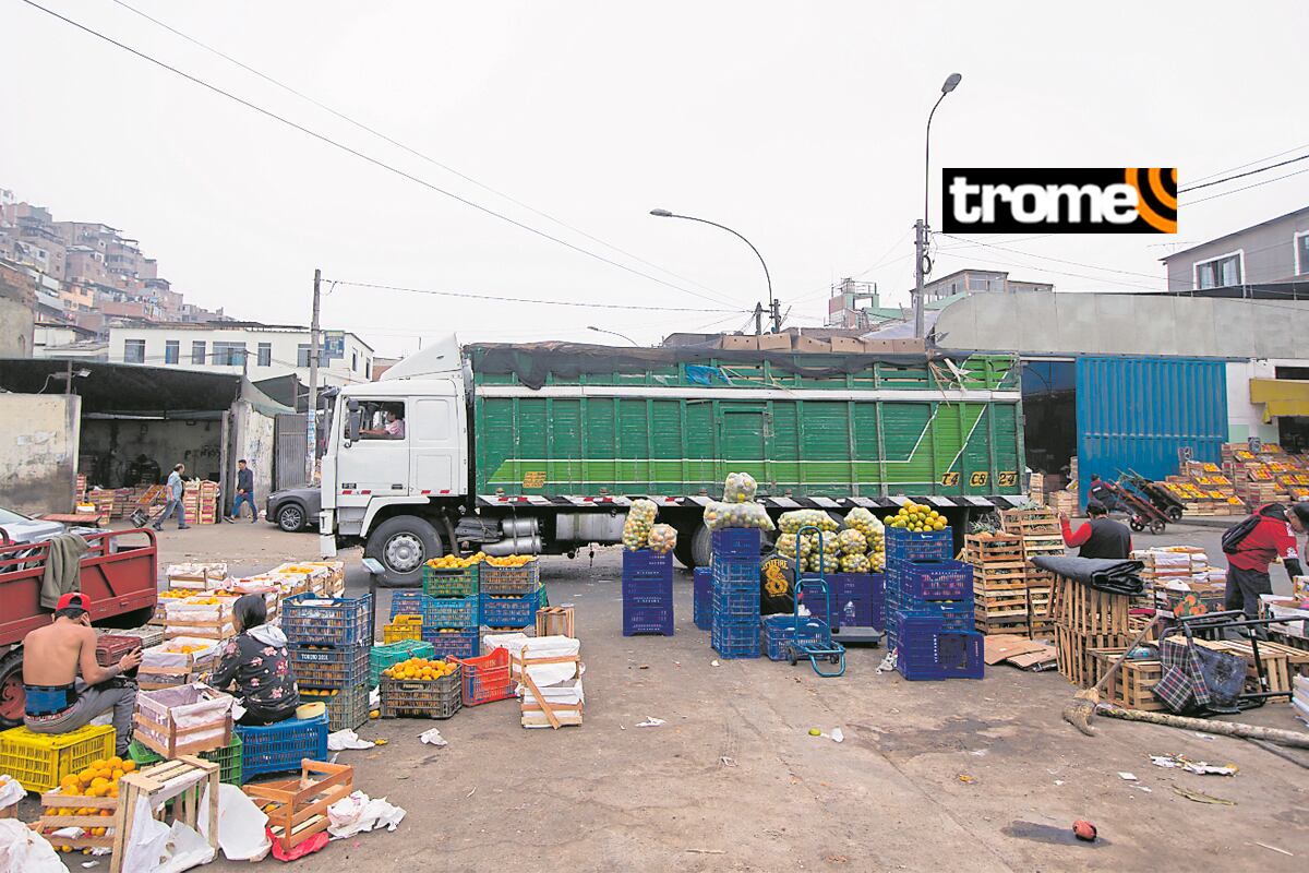 Comerciantes en Mercado de Frutas.