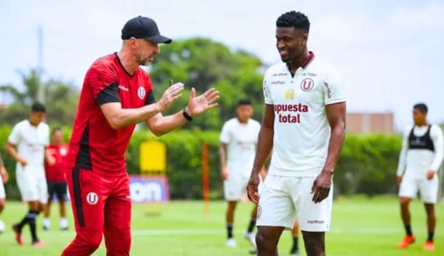 Javier Rabanal daría sus primeros minutos este viernes a Sekou Gassama (Foto: @Universitario)