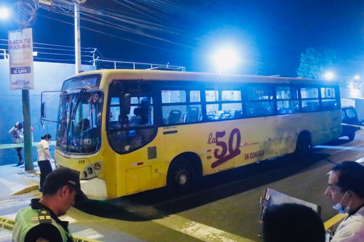 Extorsionadores detonan granada dentro de Bus en plena avenida 13 de Enero en San Juan de Lurigancho. (Foto: GEC)