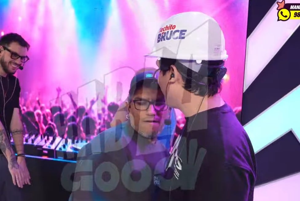 Tonino recreó el ‘ampay’ de Carlita y terminó troleándolo en vivo a Curwen.