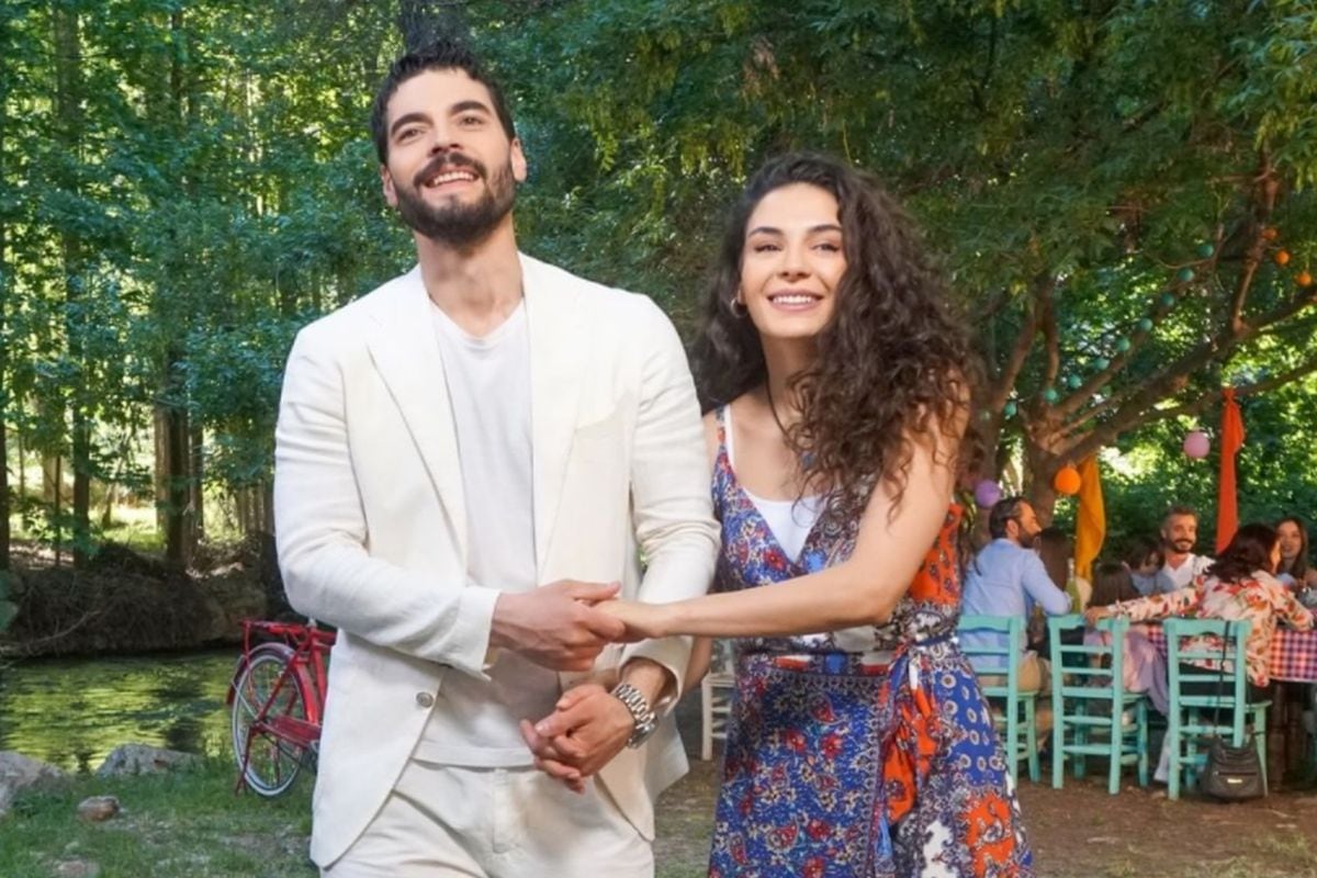 Akın Akınözü y Ebru Şahin en una escena de "Hercai". (Foto: Mia Yapim)