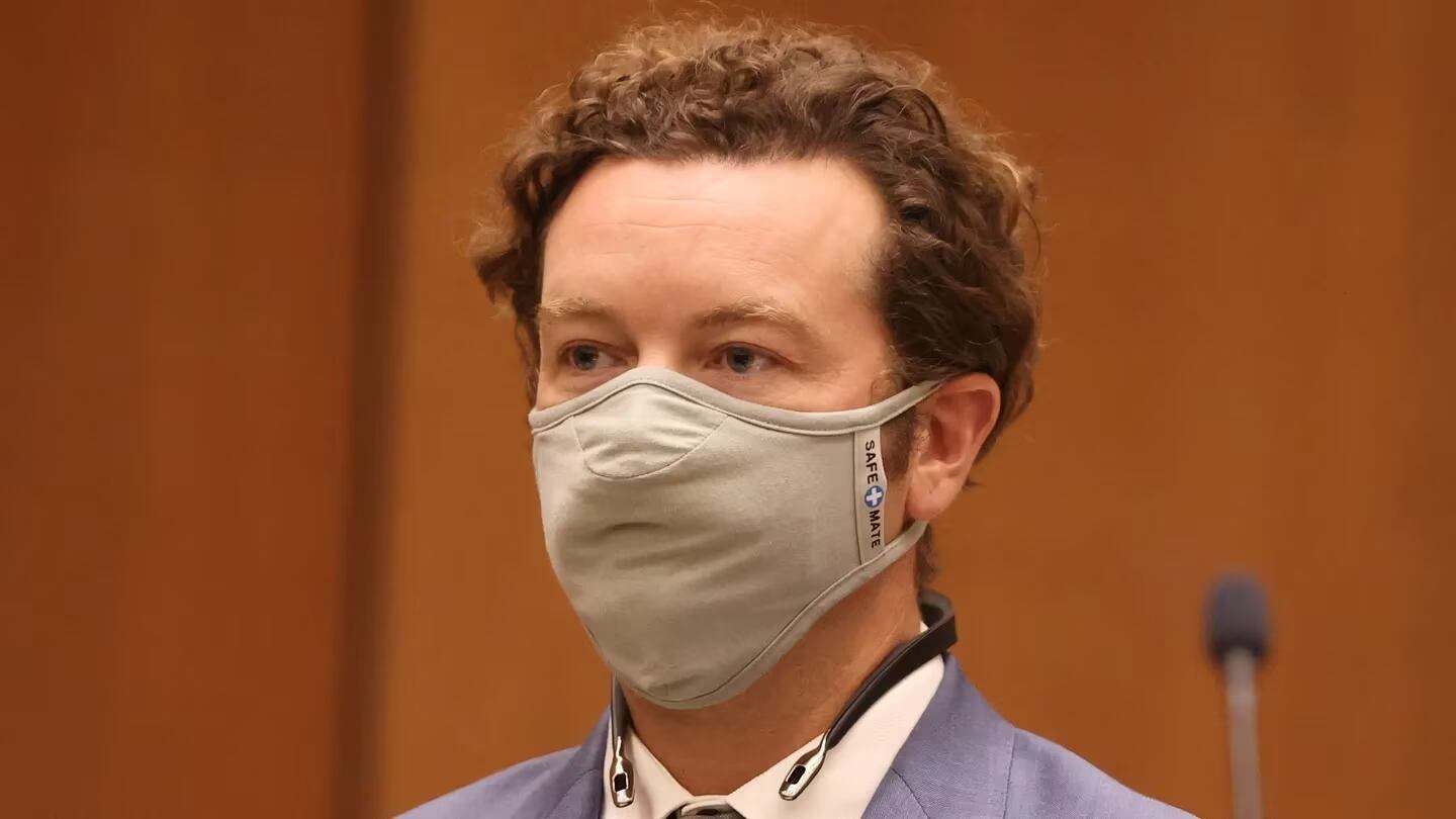 El actor Danny Masterson, durante el primer juicio por violación que enfrentó. Foto: AFP