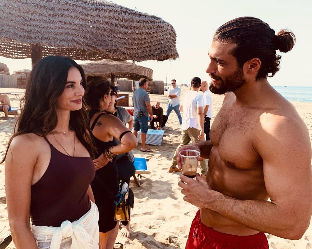 Can Yaman y Francesca Chillemi en grabaciones de la serie “Viola Come Il Mare” (Foto: Can Yaman/ Instagram)
