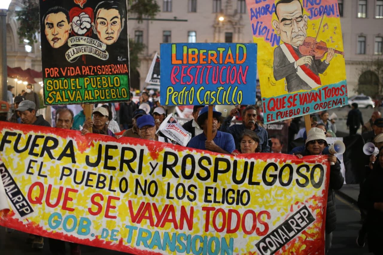 Miembros de la Generación Z y organizaciones sociales marchan en el Centro Histórico de Lima para protestar contra las irregularidades de las autoridades, la criminalidad, entre otras exigencias. Foto: Cesar Bueno @photo.gec