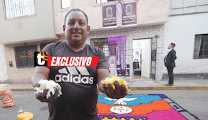 Conoce a Davis Berrocal, el artesano que elabora alfombras florales desde que tenía 10 años