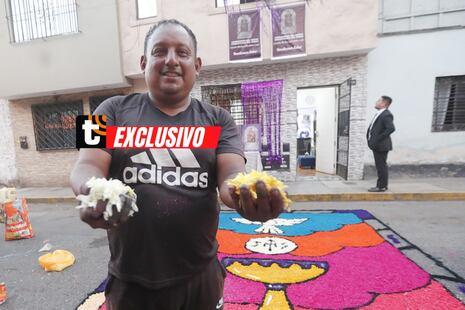 Conoce a Davis Berrocal, el artesano que elabora alfombras florales desde que tenía 10 años