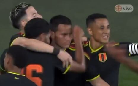 Jairo Vélez anota el primer con gran definición en el duelo Perú - México |VIDEO