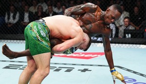 Israel Adesanya es sometido en una tremenda pelea contra el campeón Dricus du Plessis en el UFC 305