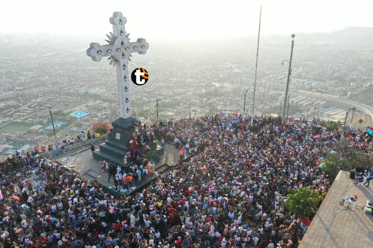 Multitud acompañó al Cristo Cholo en el Vía Crucis (Fotos: Julio Reaño/@photo.gec)