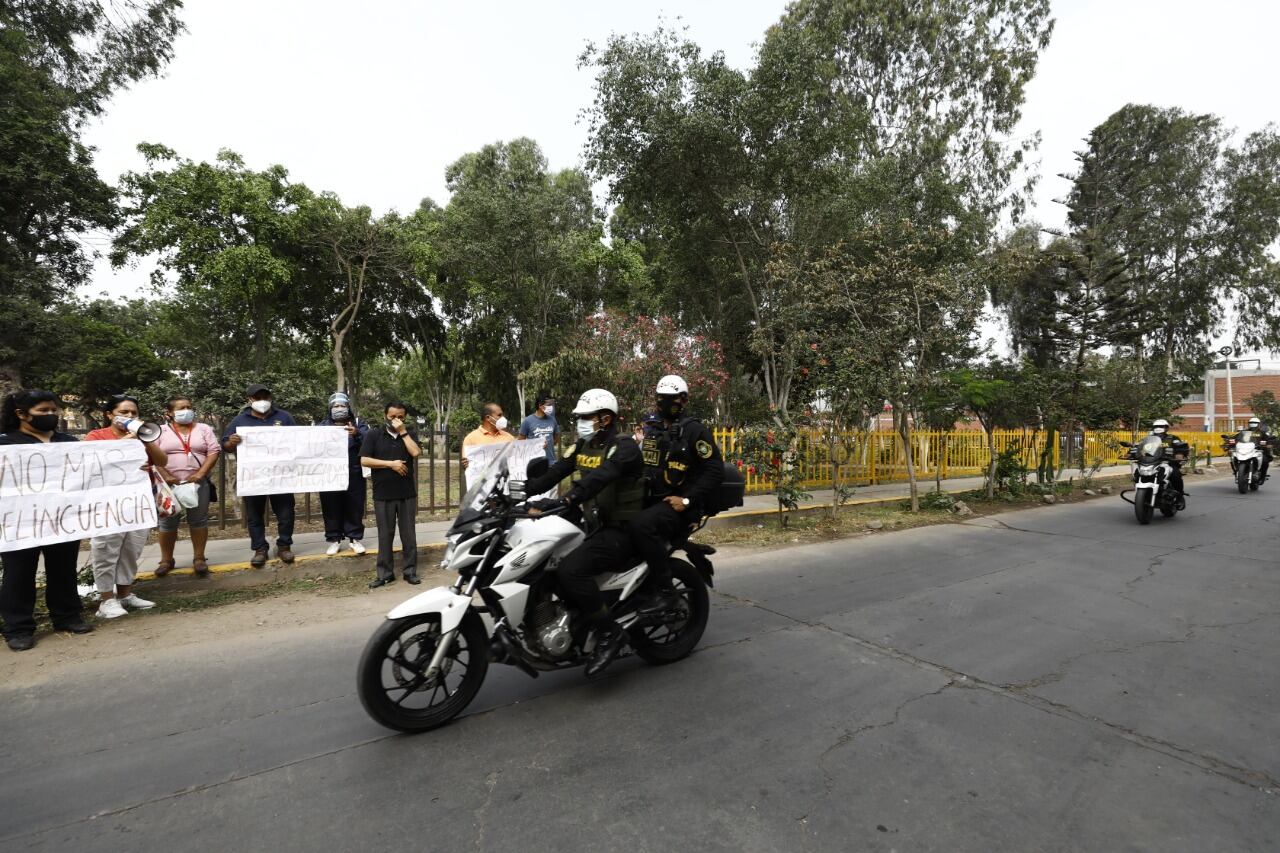 Los lugareños están cansados del andar de los delincuentes extranjeros. Piden más seguridad. Policía llegó durante la queja vecinal.| Foto: Jessica Vicente