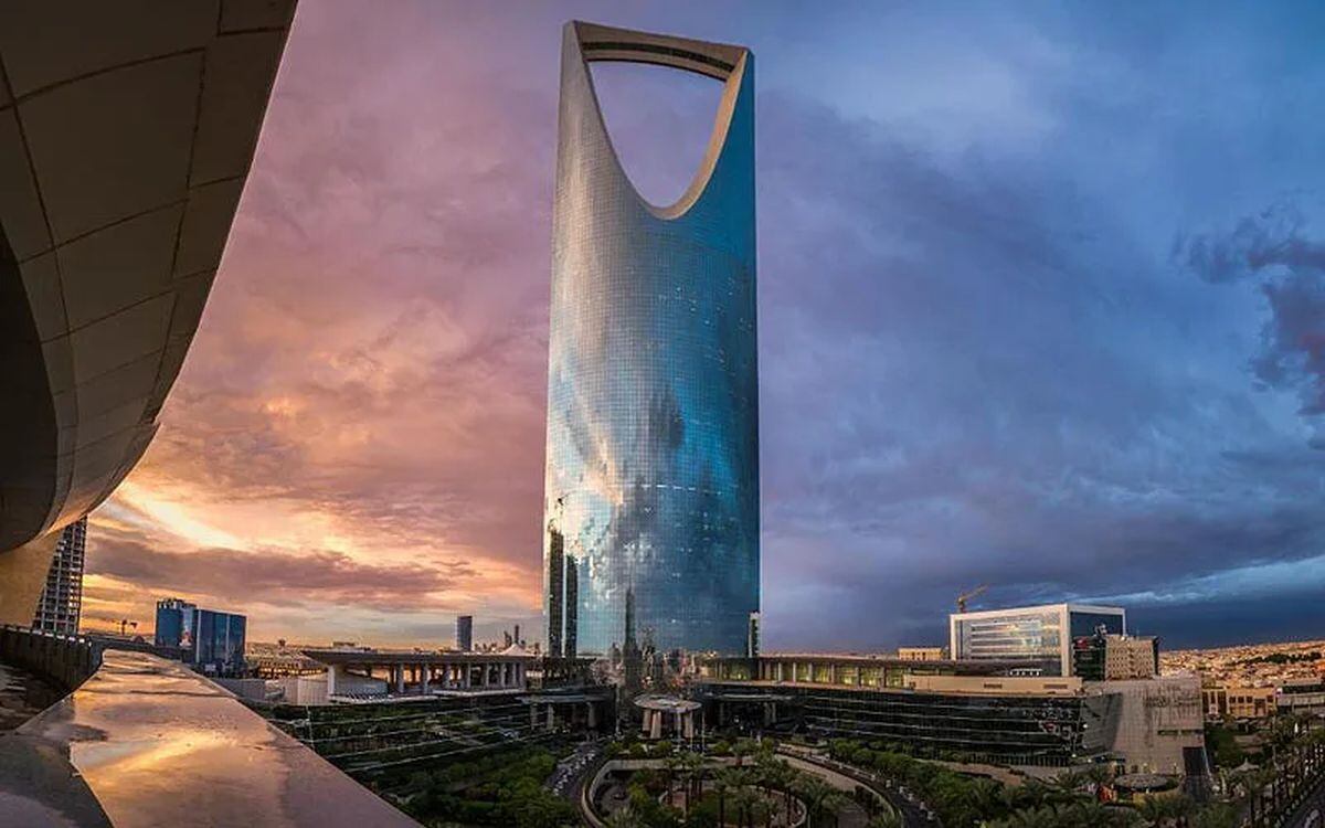 Vista panorámica del hotel (Foto: web de Four Seasons Hotel Riyadh at Kingdom Centre)