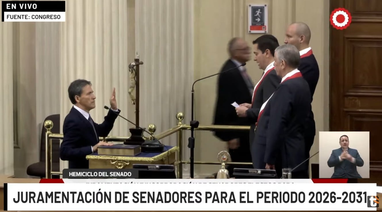 Segundo Tapia Bernal jura como senador.