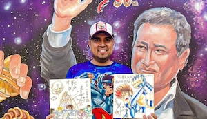 Masami Kurumada, creador de Saint Seiya, sorprende al ganador peruano del récord Guinness con un regalo único