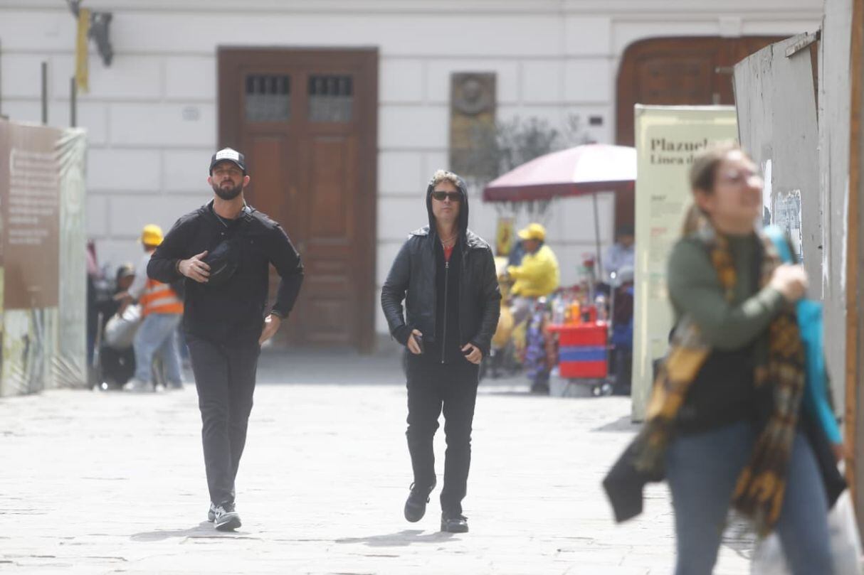 Billie Joe Armstrong, vocalista de Green Day, fue visto paseando por el Centro de Lima. (Foto: Mario Zapata)