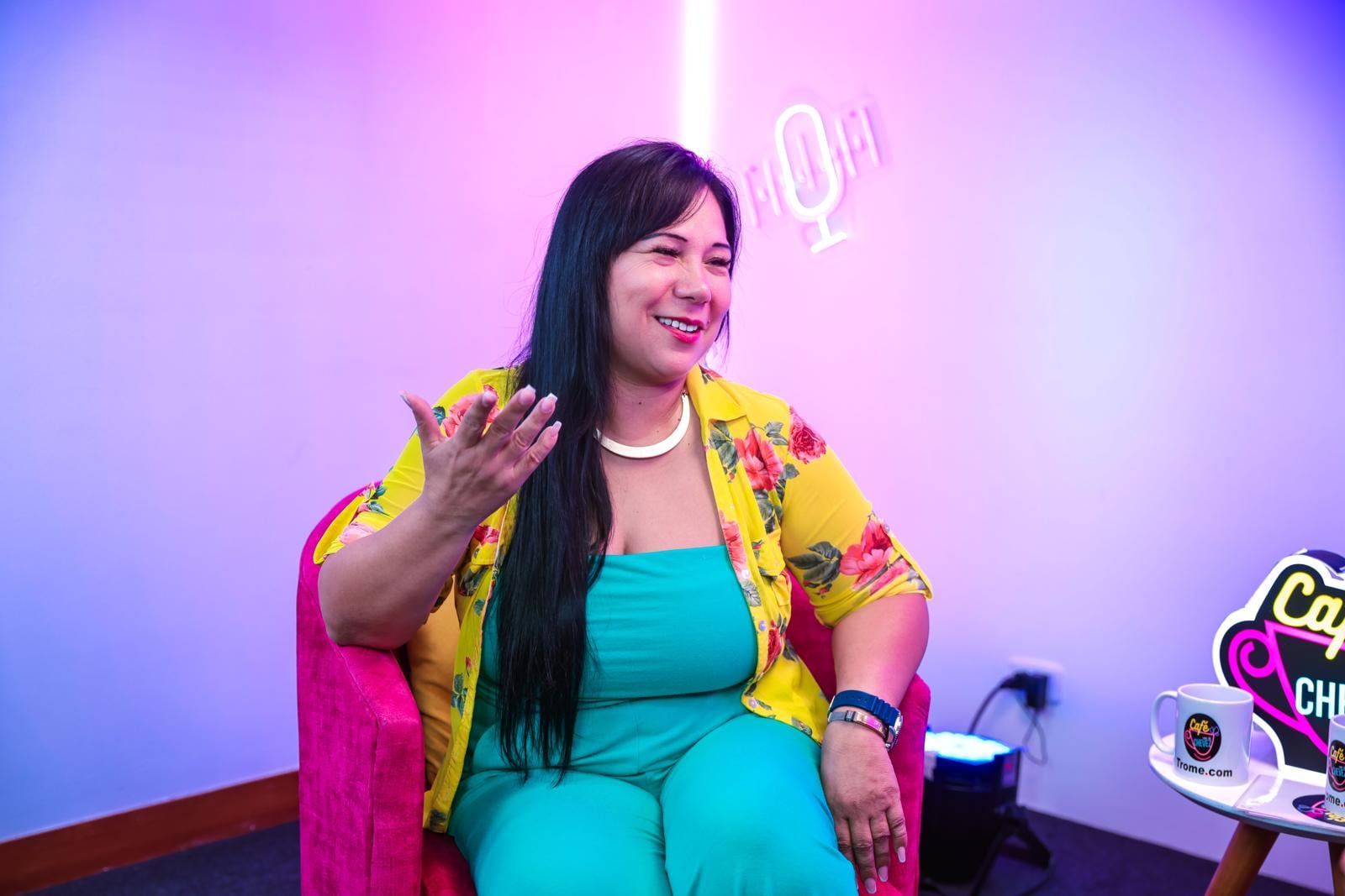 Giuliana Herrera en el Café con la Chevez. Foto: Joel Alonzo | @Photo.Gec