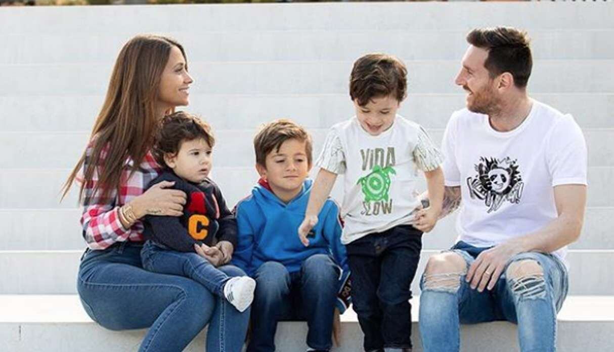 La familia de Lionel Messi. La estrella del Barcelona está en busca de la hija mujercita. (Foto: Instagram)