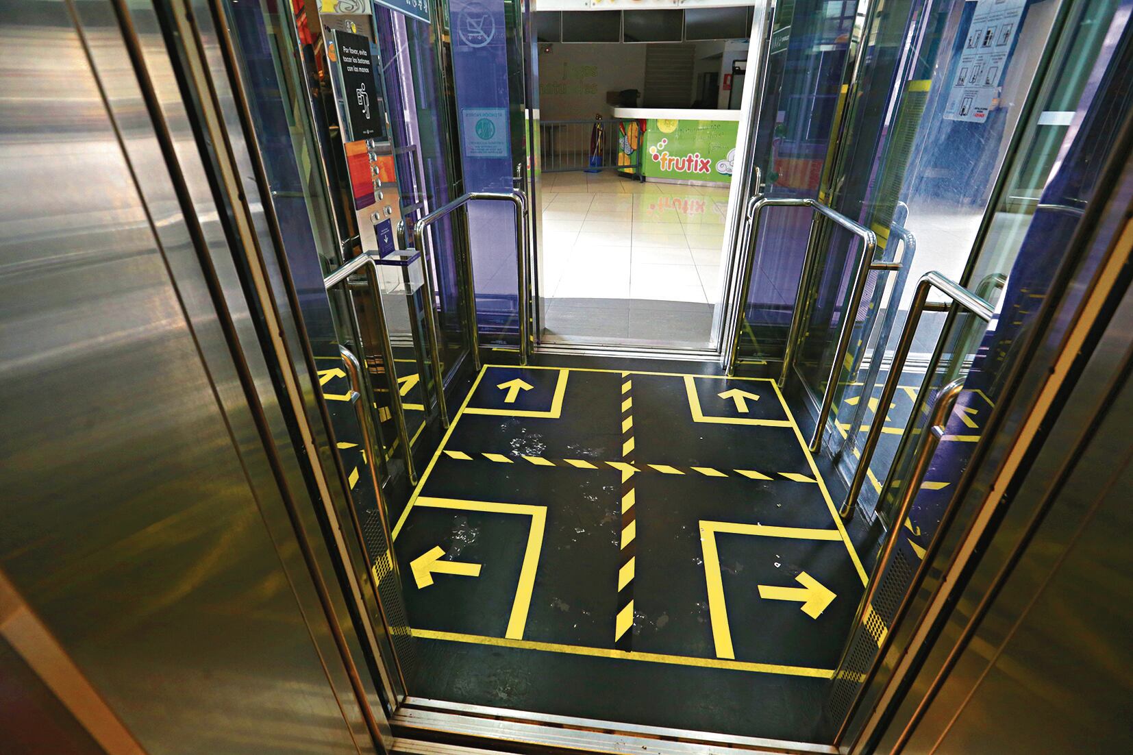 Centros comerciales cumplen protocolos, invierten en bioseguridad y controlaban sus aforos. Cierre de sus tiendas por cuarentena ha paralizado miles de empleos y generado millonarias pérdidas. (Foto: Alonso Chero / El Comercio)