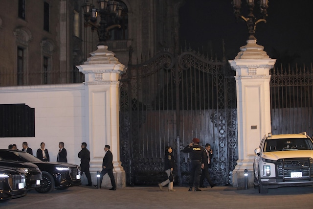 Dina Boluarte y su gabinete de ministros se retiran de palacio luego que el congreso aprobará su vacancia.
Foto: Joel Alonso @photo.gec