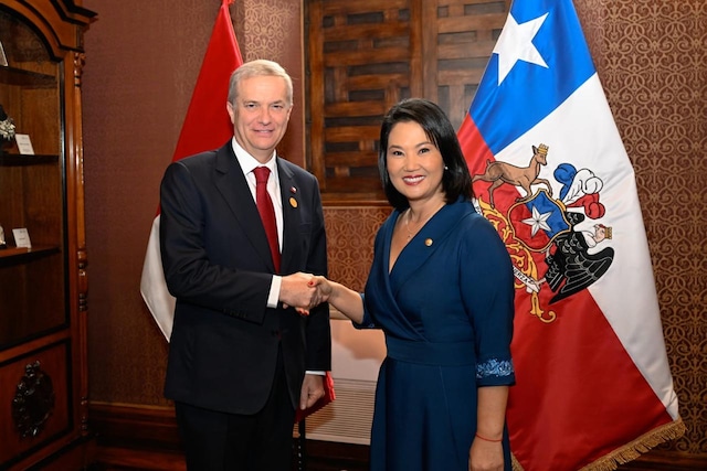 Keiko Fujimori, en una reunión junto al presidente de Chile, José Antonio Kast, antes de su investidura este martes, en el Palacio de Torre Tagle en Lima (Perú). EFE/ Ministerio de Relaciones Exteriores de Perú