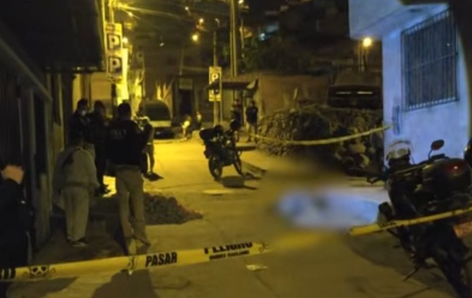 Dos hombres, de aproximadamente 20 y 30 años, fueron baleados por delincuentes en el pasaje El Rosal en el distrito de San Juan de Lurigancho. (Foto: Captura de video / Buenos Días Perú)
