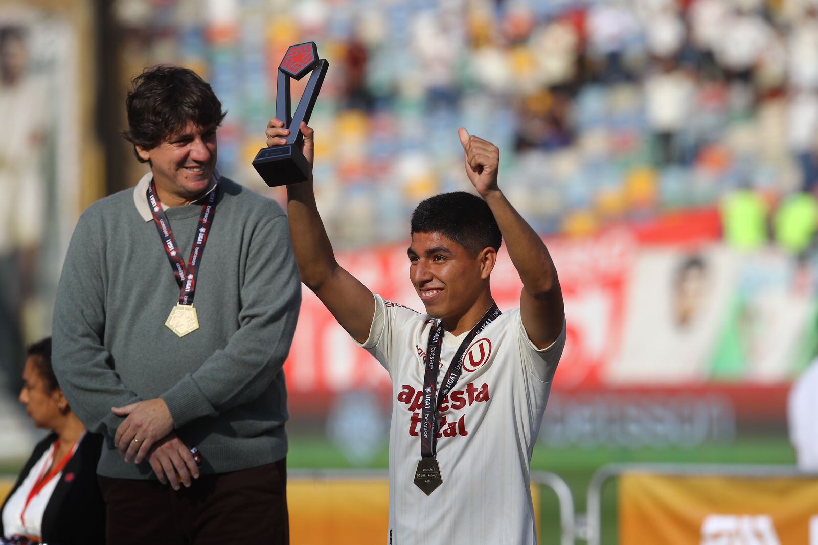 La celebración de Universitario en el Estadio Monumental. (Foto: Leonardo Fernández / GEC)