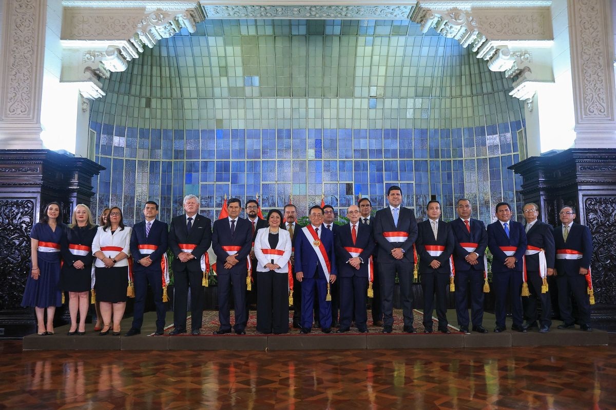 El presidente José María Balcázar tomó juramento a los integrantes de su Gabinete Ministerial, encabezado por Denisse Miralles. Foto: Presidencia.